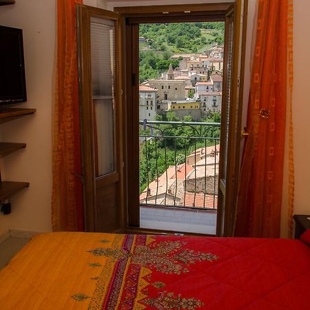 B&B La Perla Nelle Dolomiti Castelmezzano Ruang foto