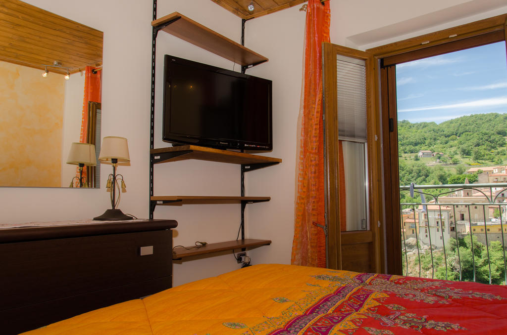 B&B La Perla Nelle Dolomiti Castelmezzano Ruang foto